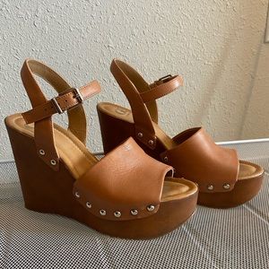Gianni Bini Wood Platform Wedge